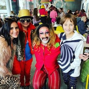 Meet your Posher, Della